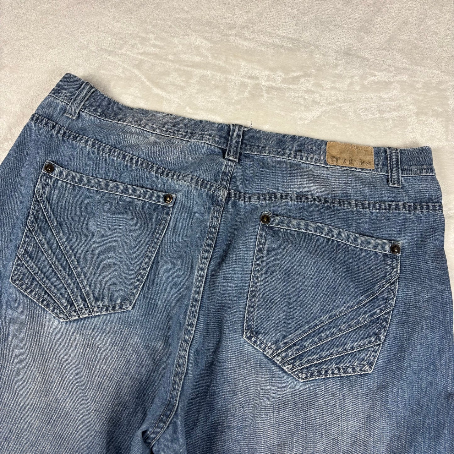 Akademiks 2000s Vintage Jorts (40 Waist)