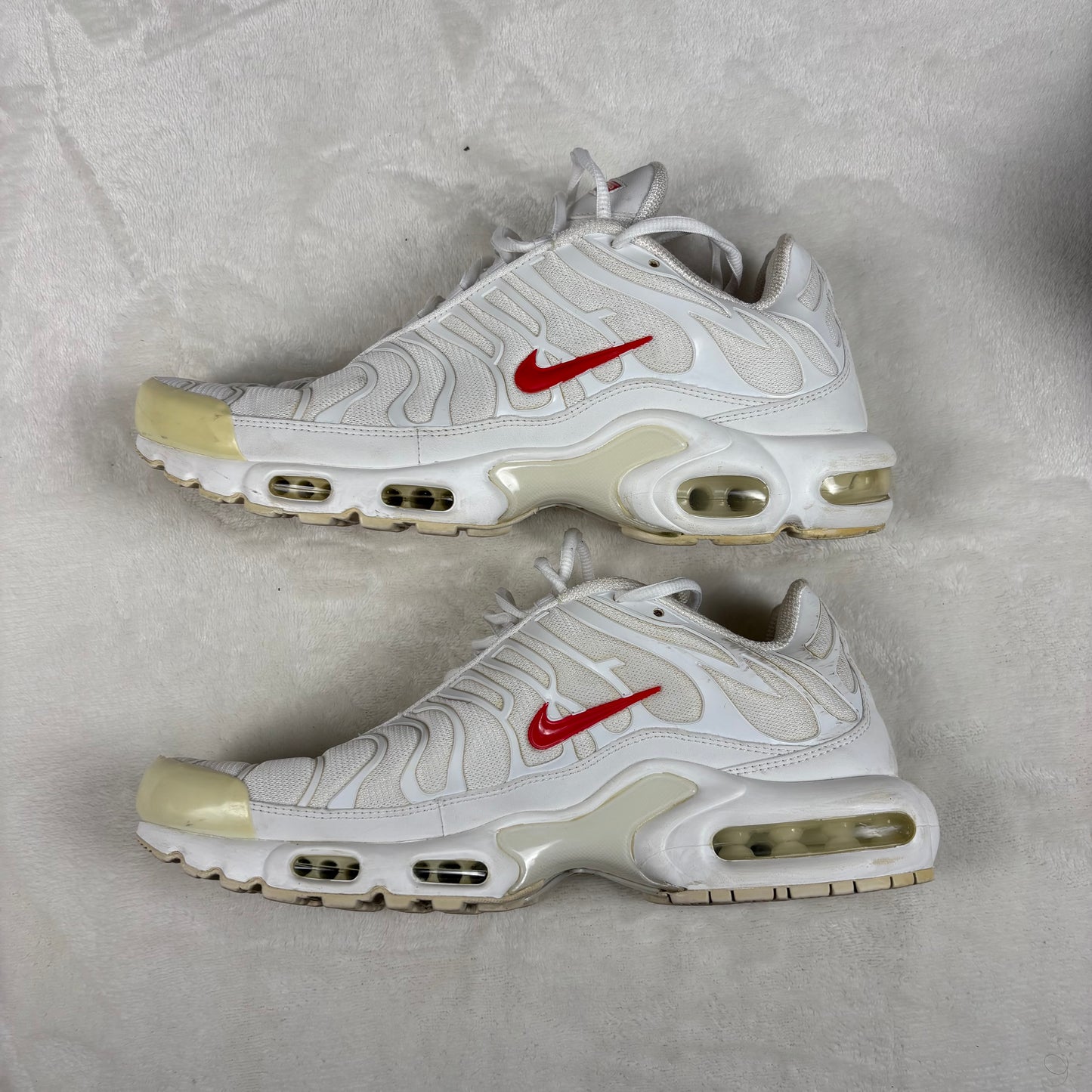 (A Top Pick) Supreme x Nike Tn Air Max Plus “White” (UK 9.5)