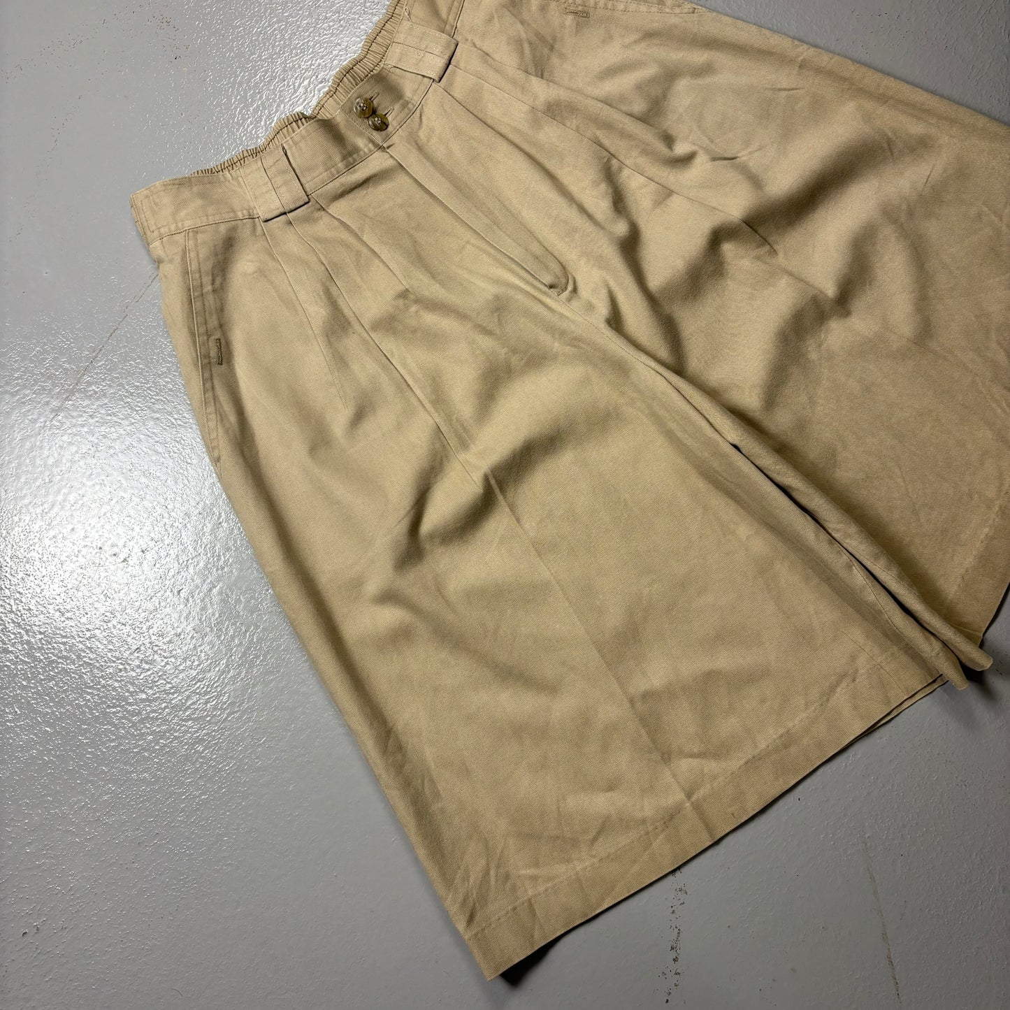 Vintage Pleated Shorts (L 28-34 Waist)(VC)