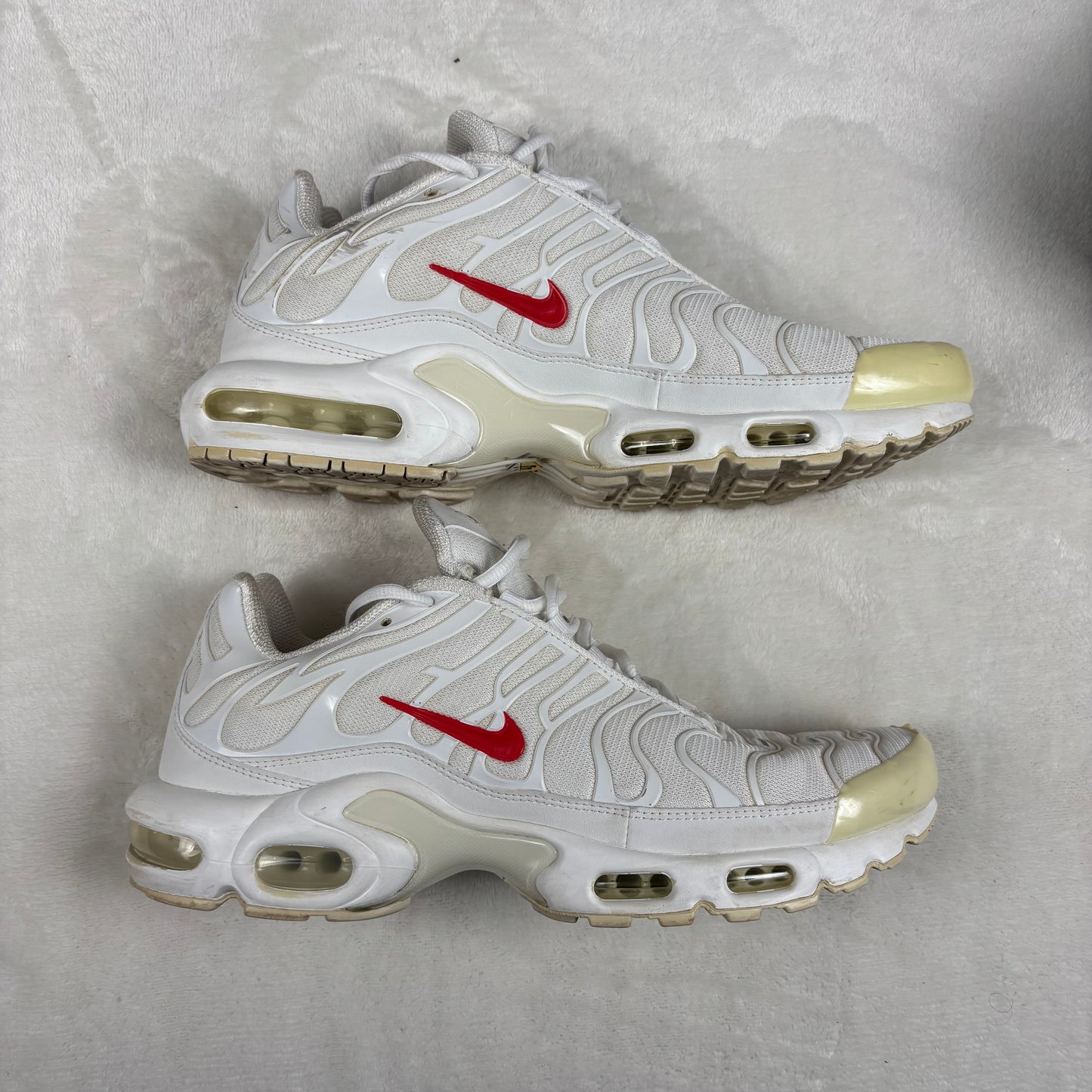 (A Top Pick) Supreme x Nike Tn Air Max Plus “White” (UK 9.5)